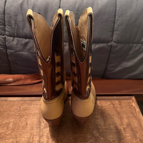 Beautiful Frye metallic boots! - Picture 4 of 6